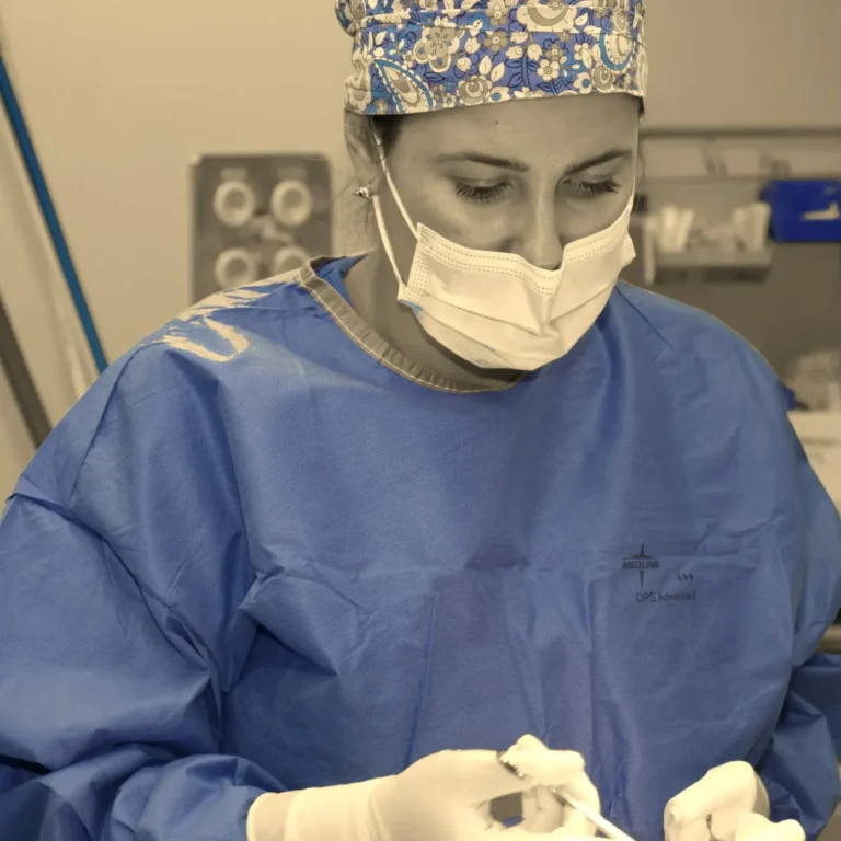 DOCTORA ESPINO OPERANDO COLUMNA 